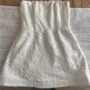 Elegant White Strapless Mini Dress